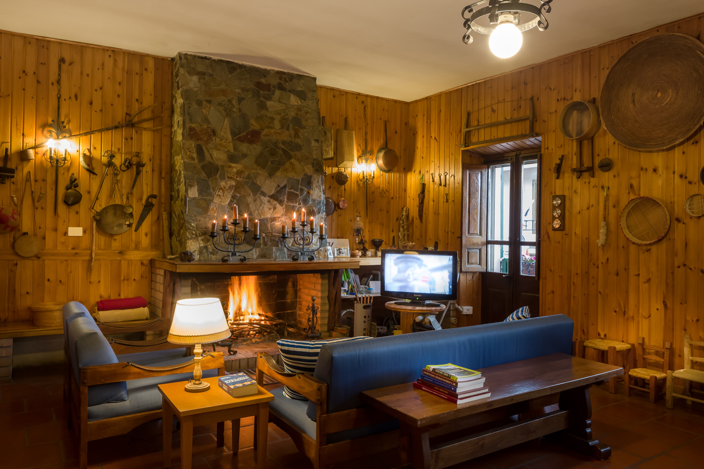 B&B Gennarcu. soggiorno con caminetto, Ussassai B&B Gennarcu. soggiorno con caminetto, Ussassai
