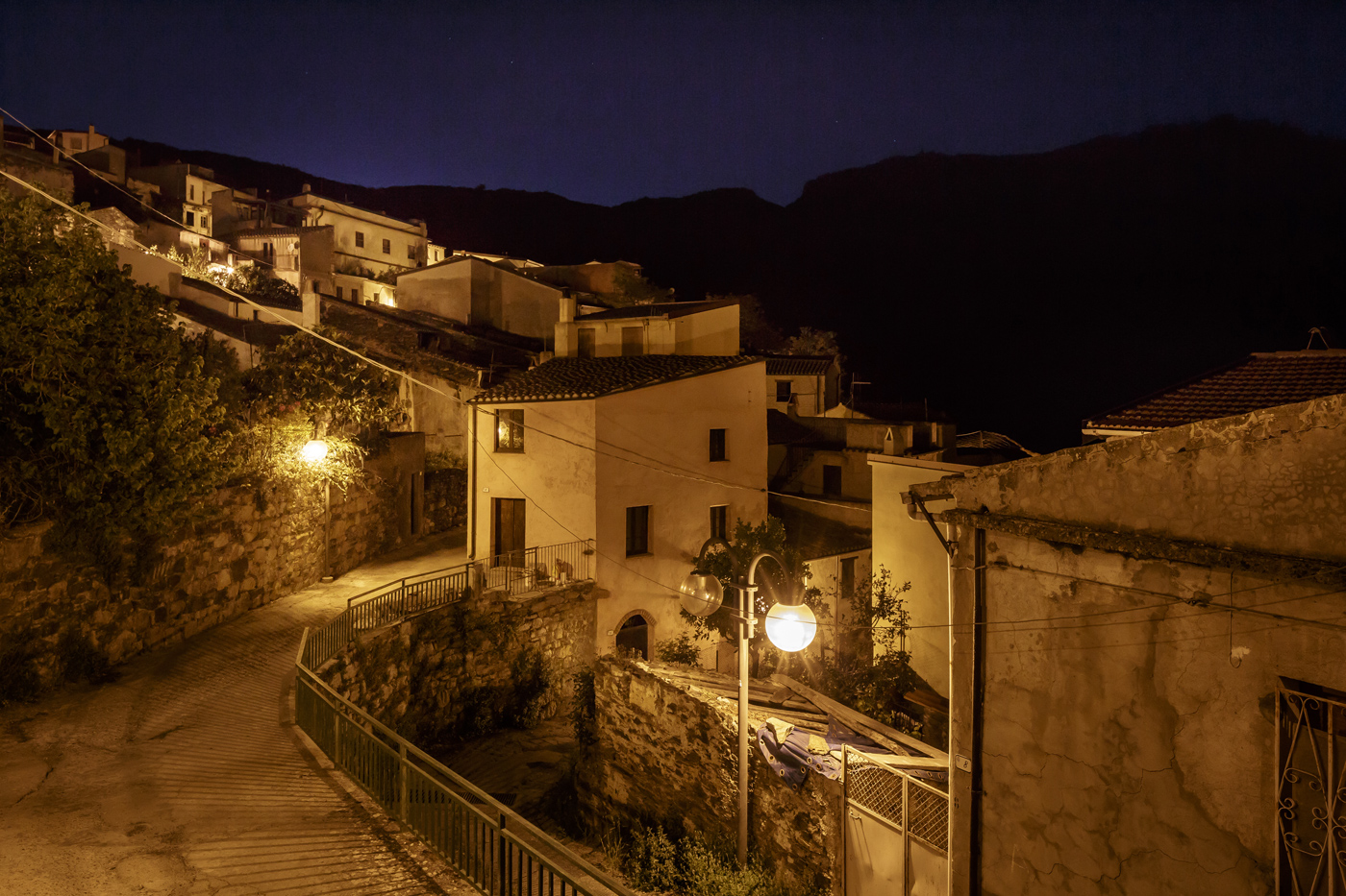 B&B Gennarcu. Scorci di Ussassai di notte, Sardegna